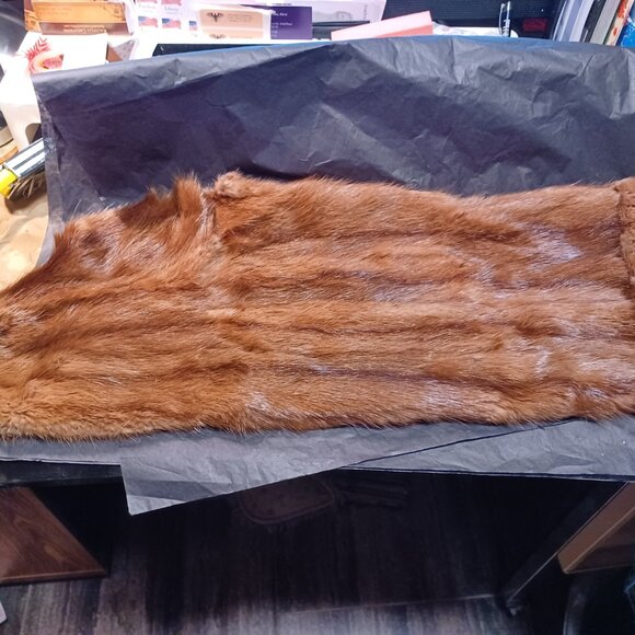 Box full of Fur scraps - Picture 8 of 9